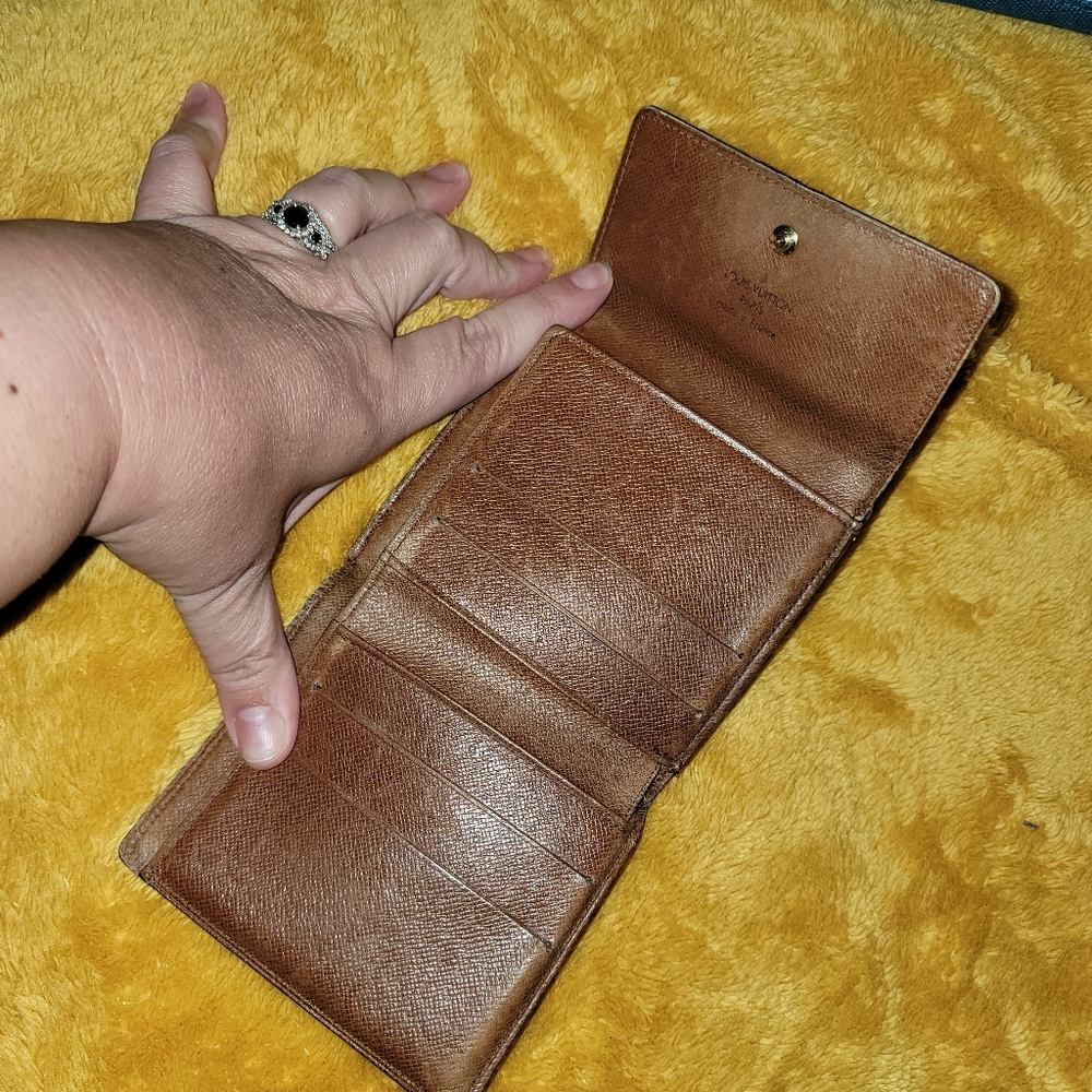 Lv Monogram Wallet. - image 5